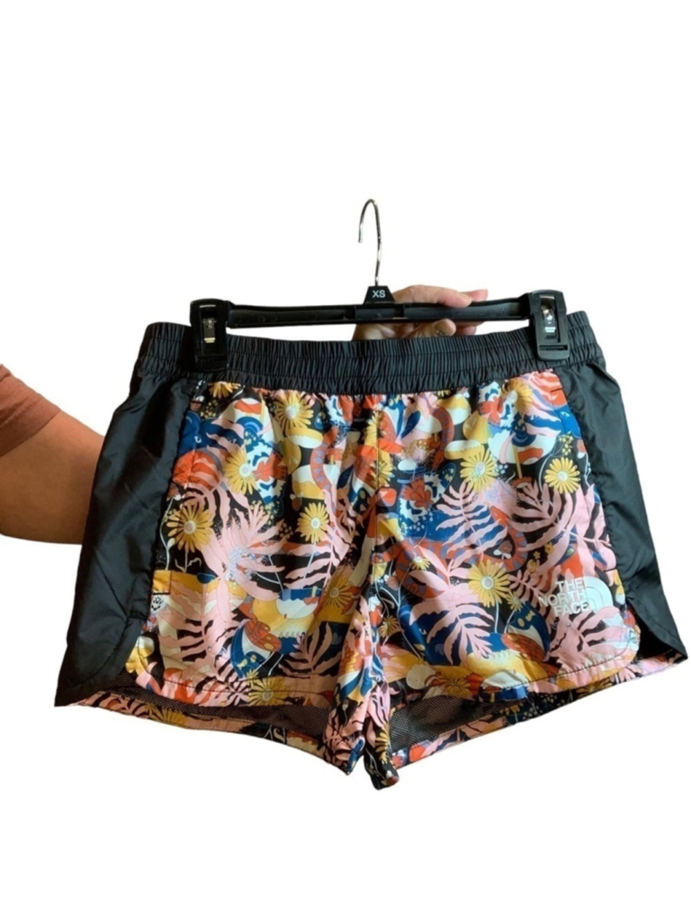 Womens The North Face hydrenaline black pink floral shorts ws63 - Picture 2 of 3
